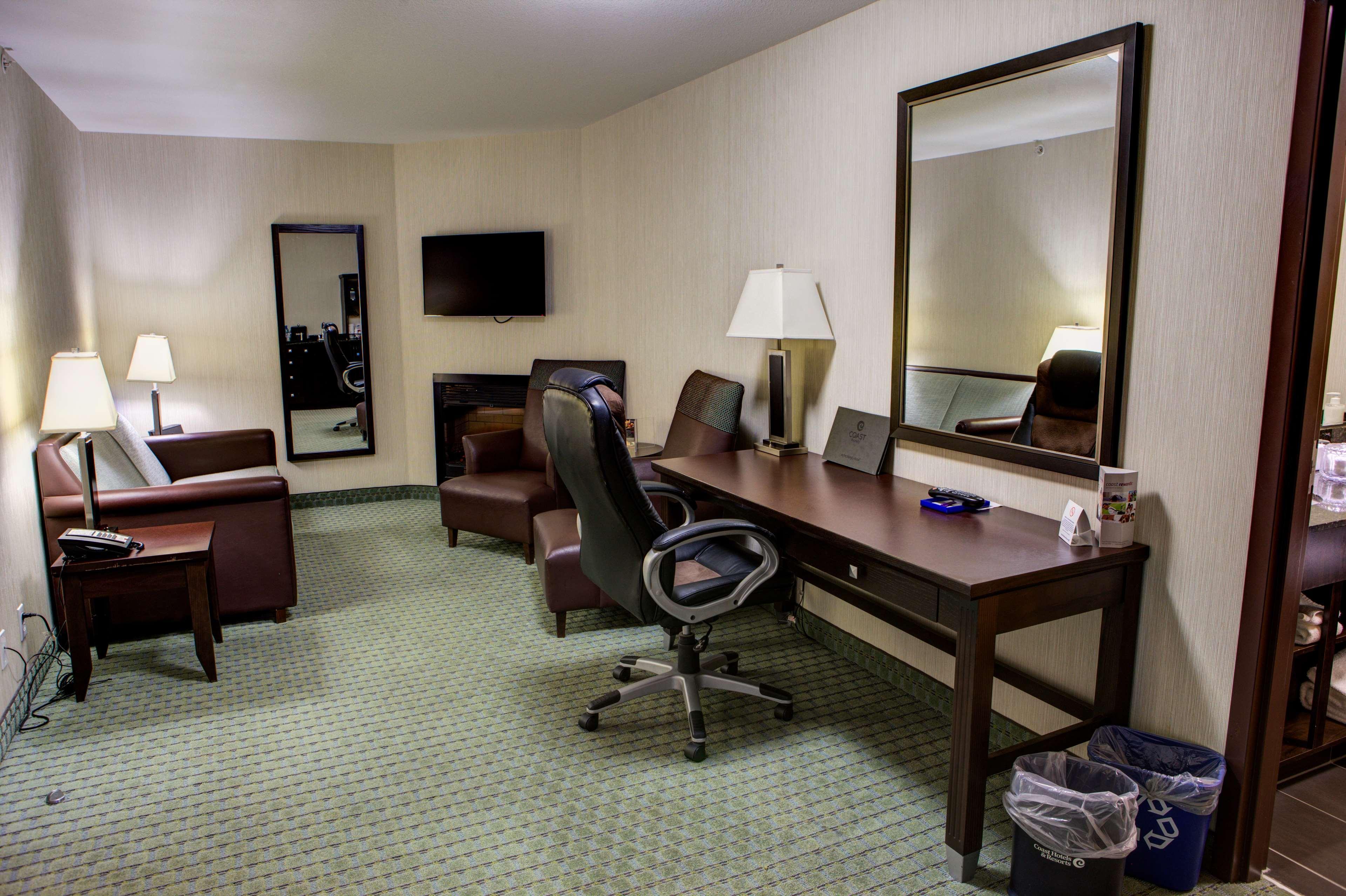 Coast & Conference Centre 3*